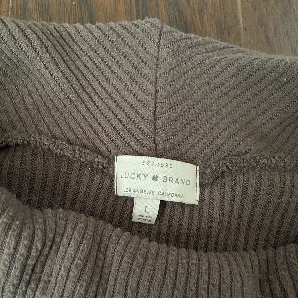 Lucky sweater with open back